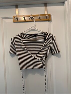 🥳 5 for $25 BUNDLE Forever 21 Black and White Striped Wrap Crop Tee